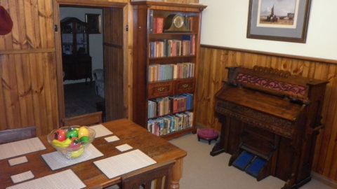 Ayers Burra - Newcastle Accommodation 1
