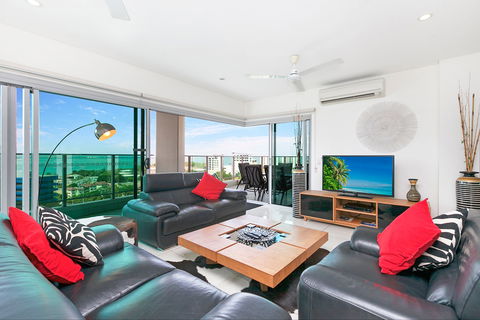 Beachlife Sands 3 Bedroom Harbour View Apartment - New Castle Tourism 1