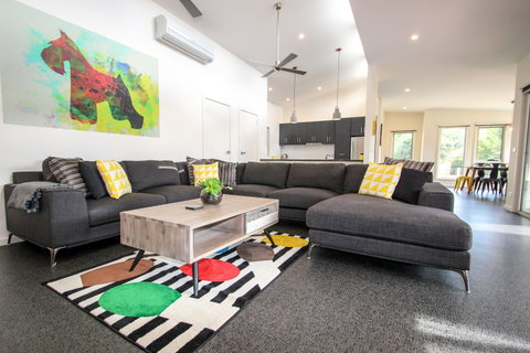 Decked Out At Bright - Newcastle Accommodation 1