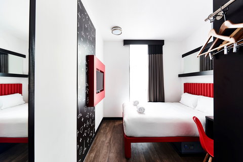 Ibis Melbourne Swanston Street Hotel - New Castle Tourism 1