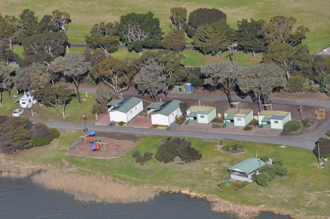 Lake Albert Caravan Park, Meningie SA - New Castle Tourism 1