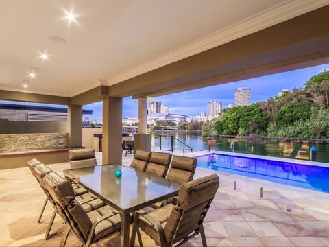 Lakeland Keys Broadbeach - Vogue Holiday Homes - New Castle Tourism 1