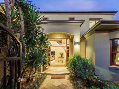 Lakeland Keys Broadbeach - Vogue Holiday Homes - New Castle Tourism 2
