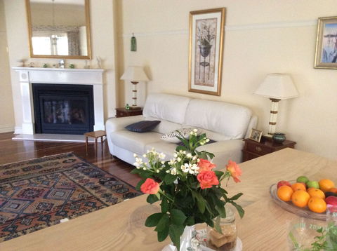 Linden Tree Manor - New Castle Tourism 0