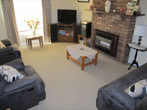 Pennell's Lysander Cottage - New Castle Tourism 2