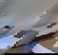 Queens Beach Hotel - Newcastle Accommodation