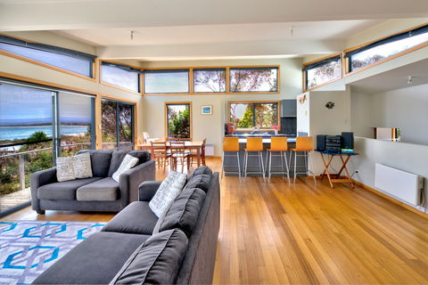 Beachcomber House - New Castle Tourism 0