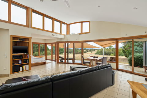 Boroka Downs - Newcastle Accommodation 2