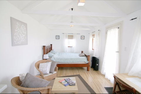 Dalton St Studio - Newcastle Accommodation 2