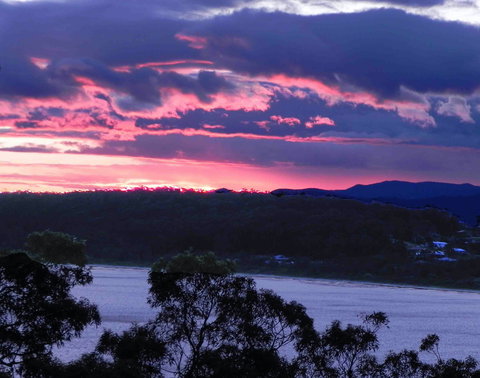 Longbeach Clifftop Retreat - Newcastle Accommodation 0