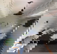 Miners Ridge Vineyard Railway Carriage BB - New Castle Tourism