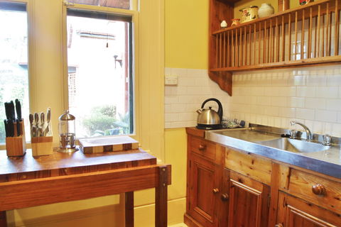 Buxton Manor - Garden And Loft Apartment - Newcastle Accommodation 2
