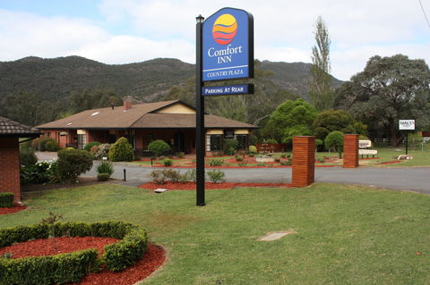 Country Plaza Halls Gap - New Castle Tourism 0