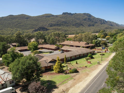 Country Plaza Halls Gap - New Castle Tourism 1