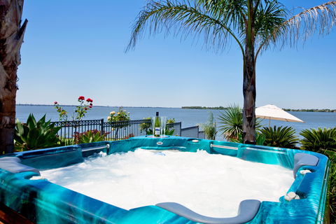 Edgewater Mulwala - Newcastle Accommodation 1