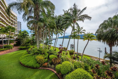 Hilton Cairns - New Castle Tourism 1