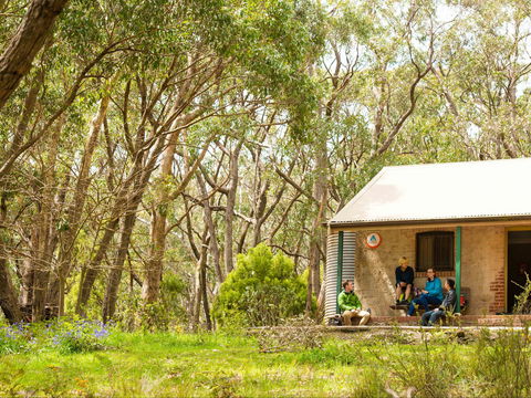 Mount Lofty Cottage YHA - Newcastle Accommodation 1
