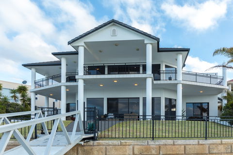 Port Lincoln Marina Luxury Escape - Newcastle Accommodation 1