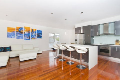 Shellharbour Seabird - New Castle Tourism 1