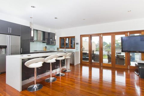 Shellharbour Seabird - New Castle Tourism 2