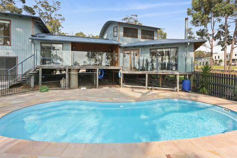 Tura Tree House - New Castle Tourism 1