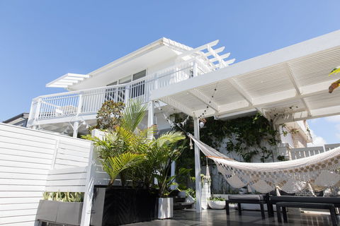 White Beach Cottage - The Perfect Beach Getaway - New Castle Tourism 0