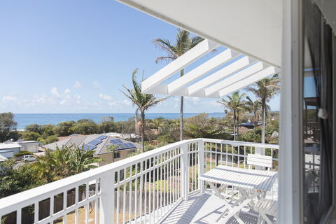 White Beach Cottage - The Perfect Beach Getaway - New Castle Tourism 1