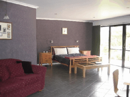 Wrens On Glenelg - New Castle Tourism 1