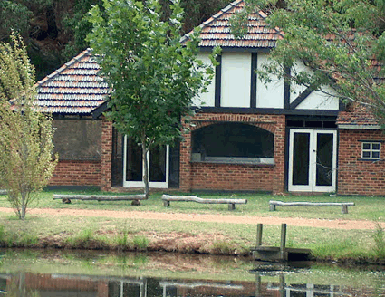 Lakeside Country Resort - New Castle Tourism 1