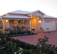 Sussex on Willis Cove Bed and Breakfast - Newcastle Accommodation