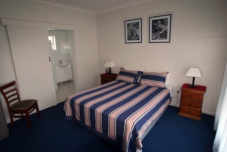 Abbey Apartments - New Castle Tourism 0