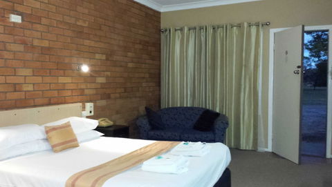 AA Hilldrop Motor Inn - New Castle Tourism 0
