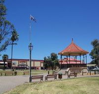 Gladstone Square - New Castle Tourism