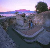 Kangaroo Bluff Historic Site - New Castle Tourism