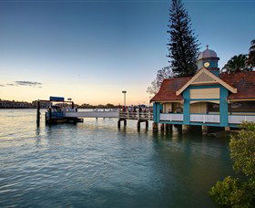 Oxford Street Bulimba - Newcastle Accommodation 0