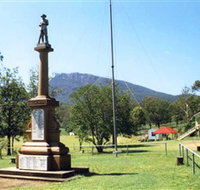 Maroon State School War Memorial - Newcastle Accommodation
