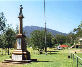 Maroon State School War Memorial - Newcastle Accommodation 0