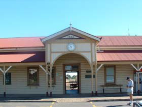 Maryborough Railway Station - New Castle Tourism 0
