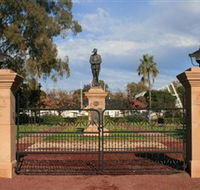 Dalby War Memorial and Gates - New Castle Tourism