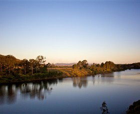 Lake Wivenhoe - New Castle Tourism 0
