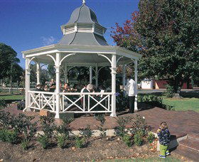 Muir House Art Gallery - New Castle Tourism 0