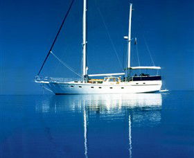 A Luxury Yacht On Sydney Harbour - New Castle Tourism 0