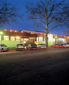 Narrandera Ex-Serviceman Club - New Castle Tourism 0