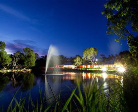 Savannah Visitor Plaza, Taronga Western Plains Zoo Dubbo - Newcastle Accommodation 3