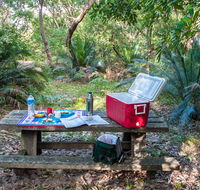 Little Llangothlin picnic area - New Castle Tourism