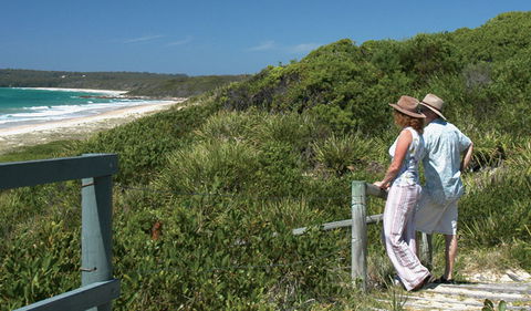 Little Llangothlin Picnic Area - New Castle Tourism 1