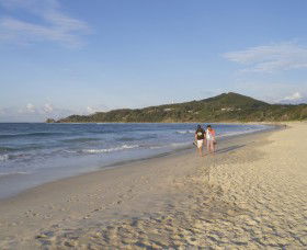 Main Beach Byron Bay - New Castle Tourism 0
