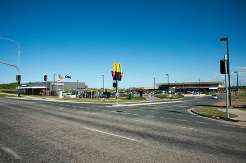 Bargara Central Shopping Village - New Castle Tourism 1