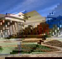 Embassy Drive - New Castle Tourism