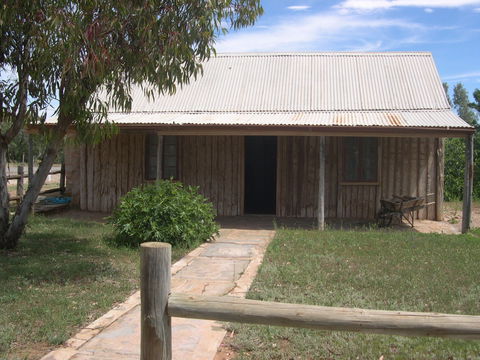 Early Settlers Cottage (Solly's Hut) - Newcastle Accommodation 0